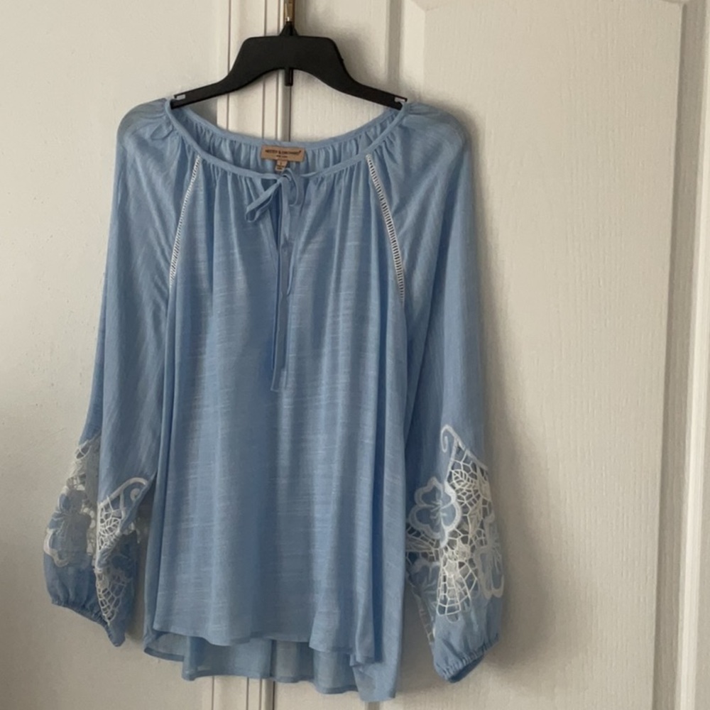 Hester & Orchard NY Baby Blue Women's Top with Lace Sleeves